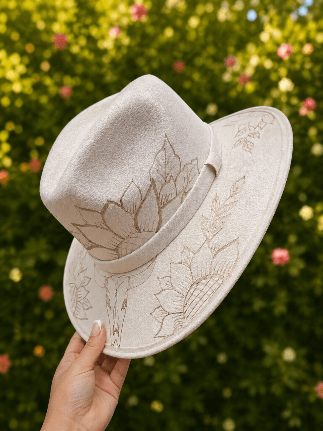 Sombrero Explorer de gamuza blanca artesanal hecho a mano