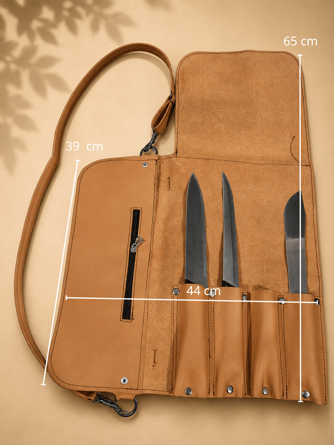Porta cuchillos de piel genuina abierto con compartimentos para cuchillos