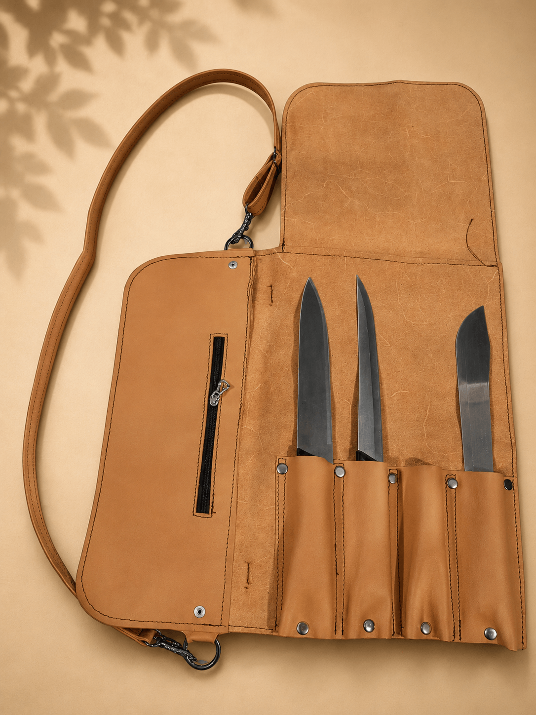 Estuche porta cuchillos de piel artesanal con herramientas organizadas