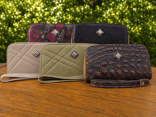 Cartera de piel Adelita con cierre y grabado artesanal mexicano