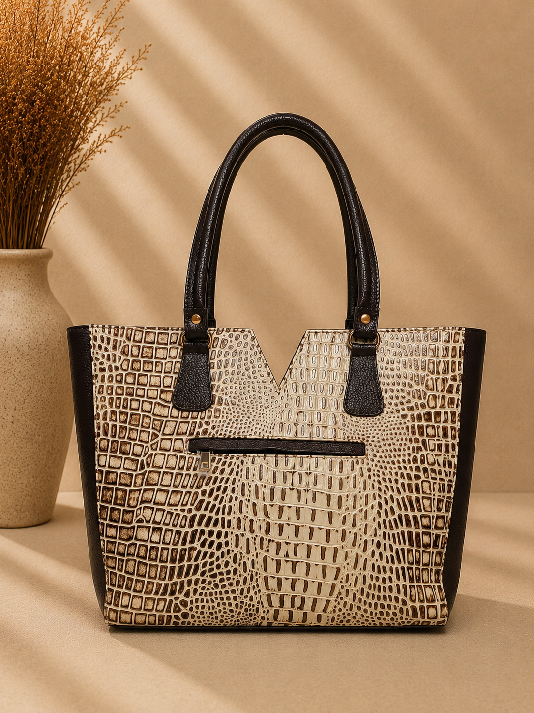 Detalle del acabado artesanal de la bolsa Brava Tan